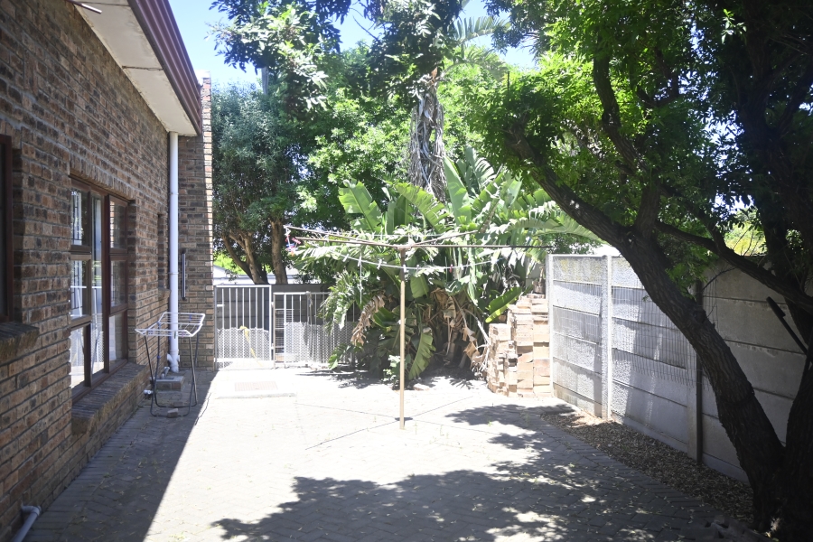 4 Bedroom Property for Sale in Sonnekuil Western Cape